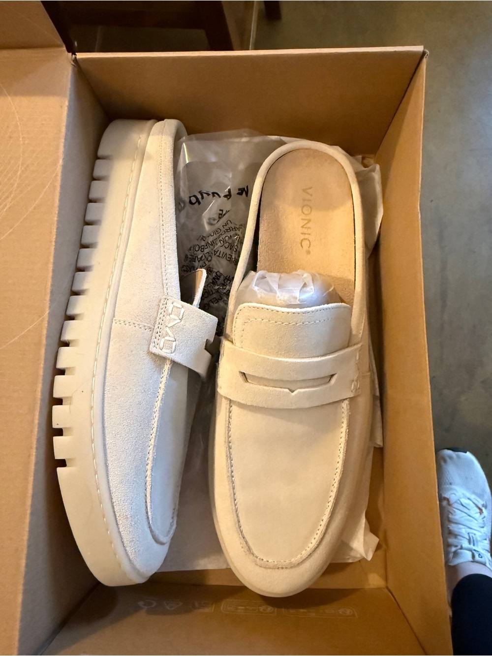 11 WIDE Vionic Suede Slip-On Loafers in Cream
